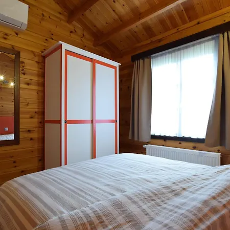 Renovated Near Durbuy, Cleaning Included 木屋 杜柏