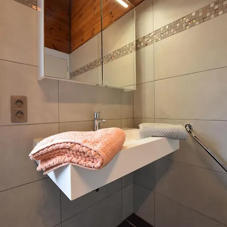 Alpesi faház Renovated Near Durbuy, Cleaning Included *